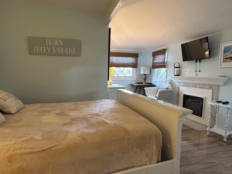 Island Inn image