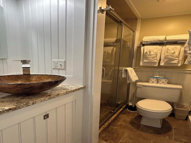 Island Inn image