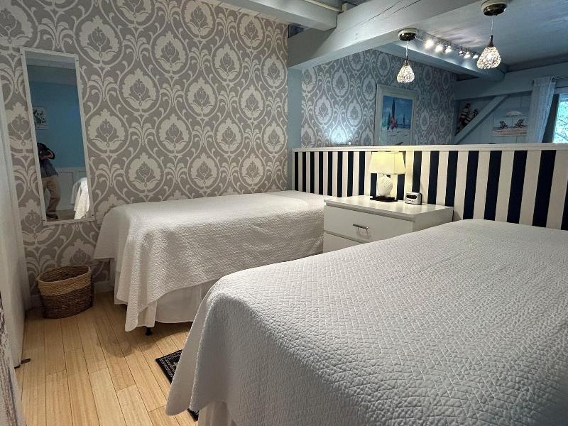 Island Inn image