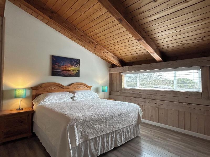 Island Inn image