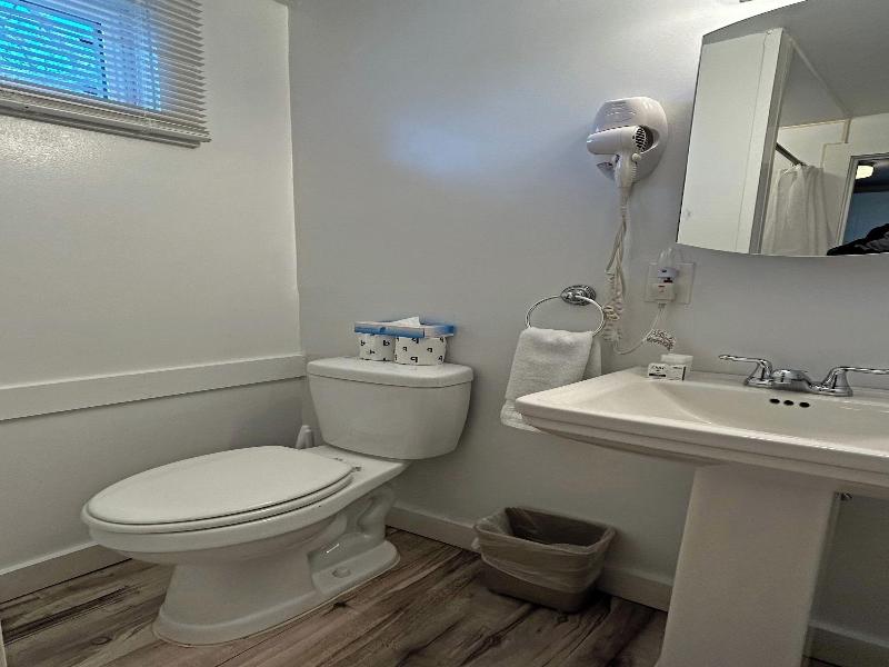 Island Inn image