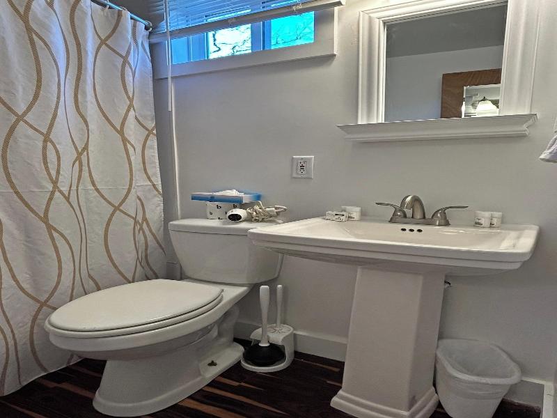 Island Inn image