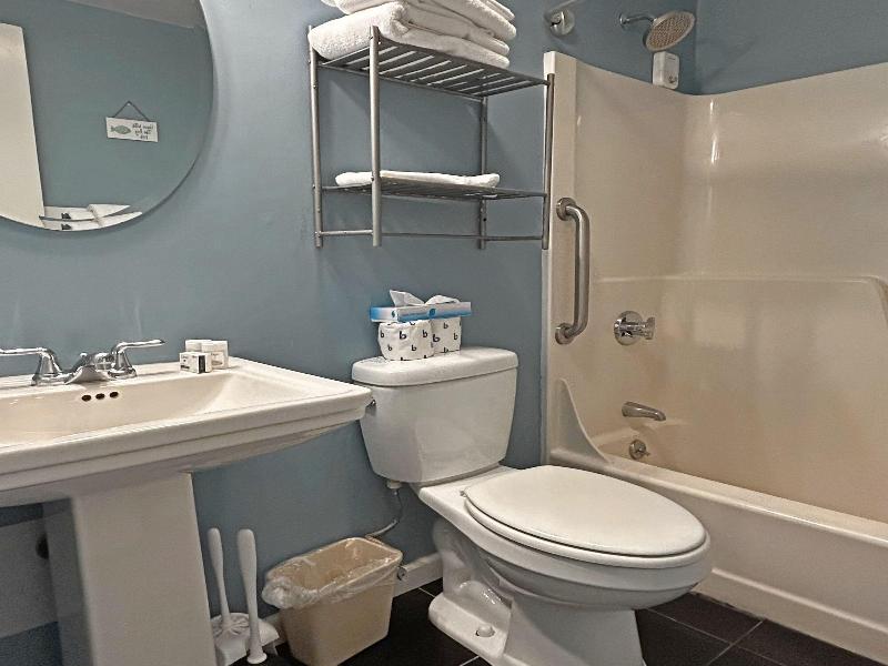 Island Inn image