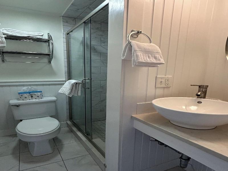 Island Inn image