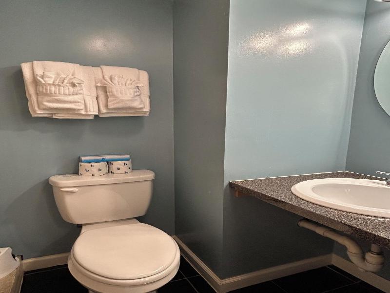 Island Inn image