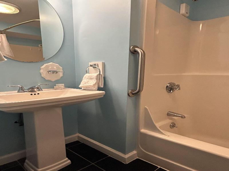 Island Inn image