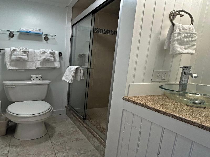 Island Inn image