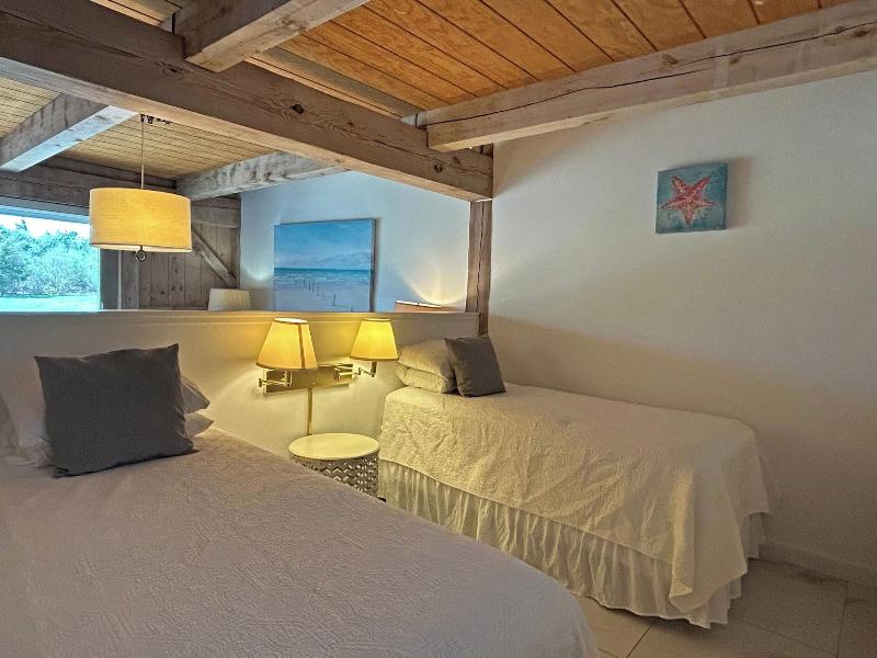 Island Inn image