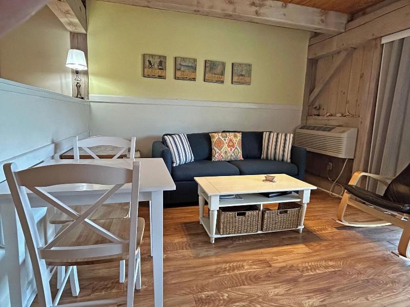 Island Inn image