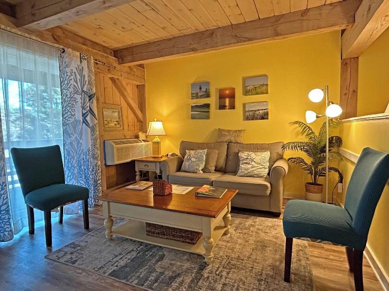 Island Inn image
