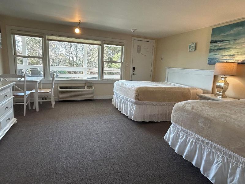 Island Inn image