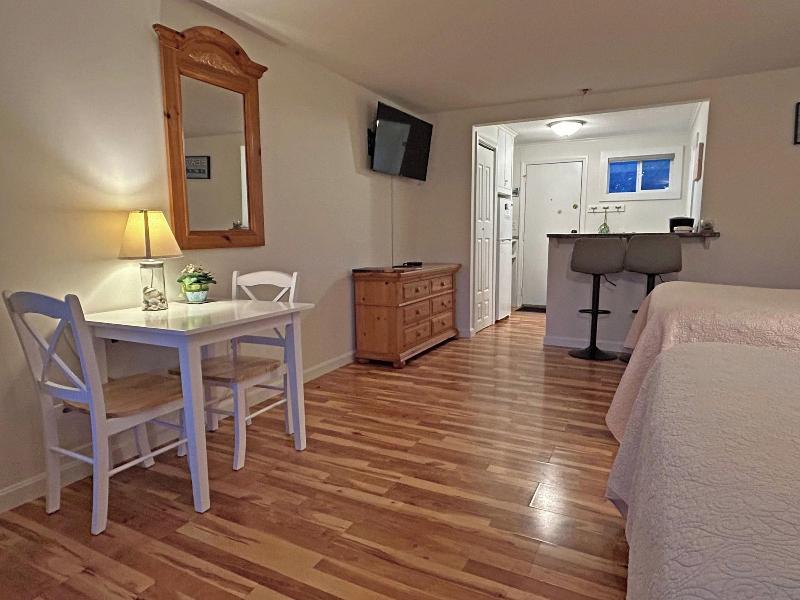 Island Inn image
