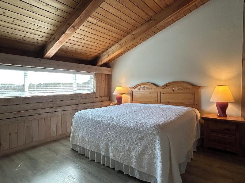 Island Inn image