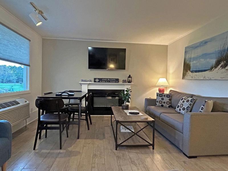 Island Inn image