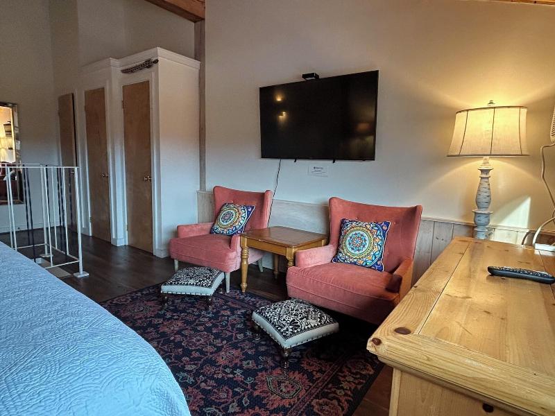 Island Inn image