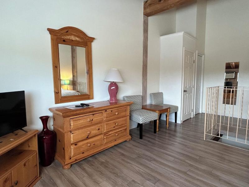 Island Inn image