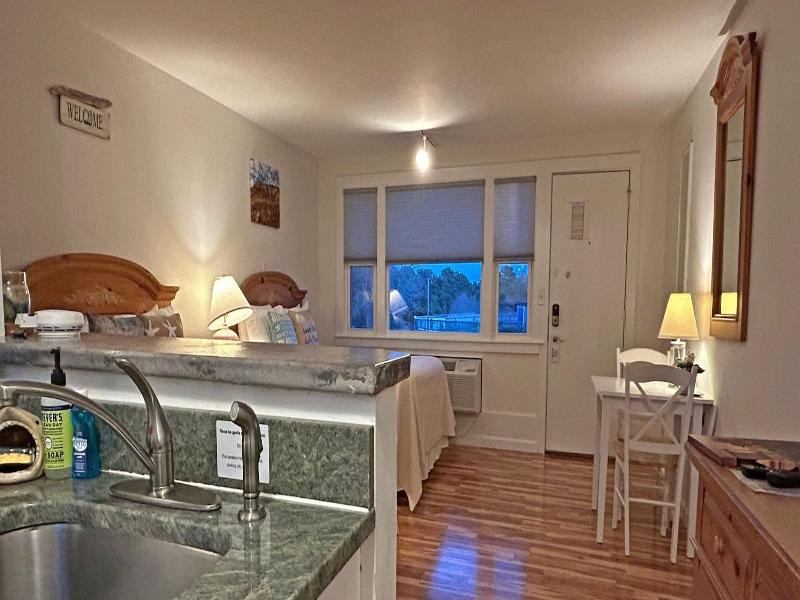 Island Inn image