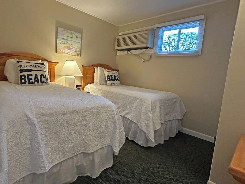 Island Inn image