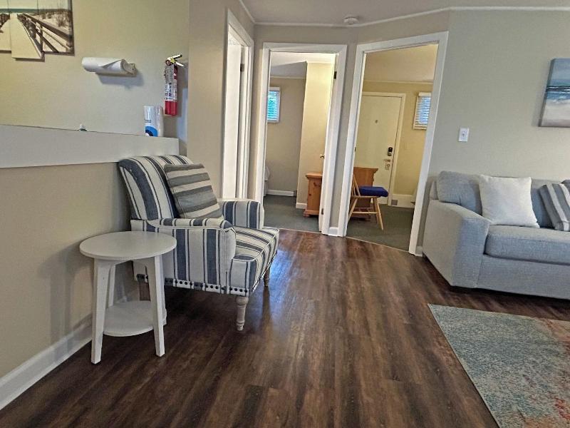 Island Inn image