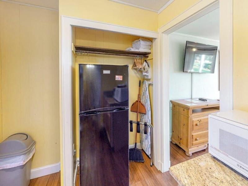 Island Inn image
