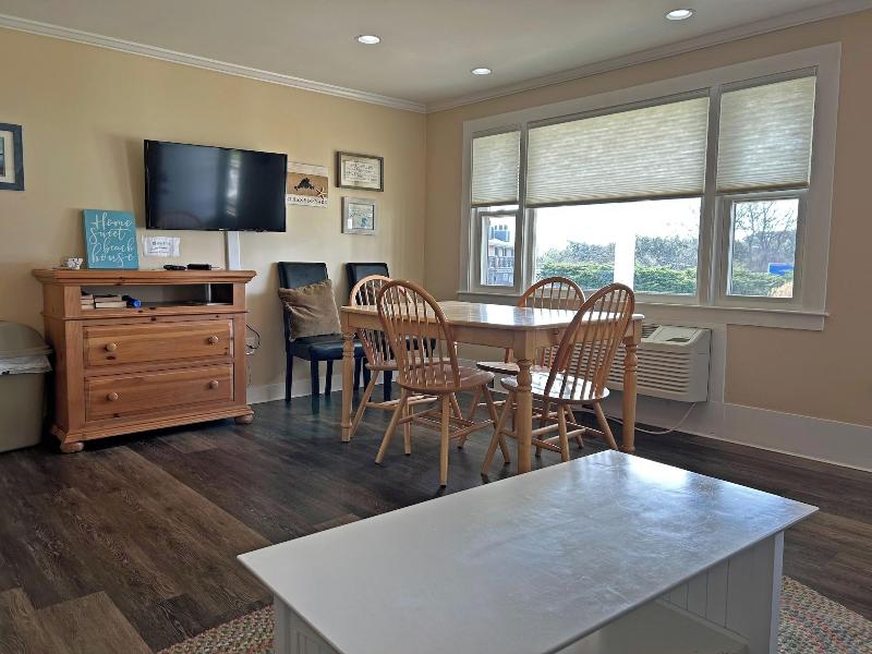 Island Inn image