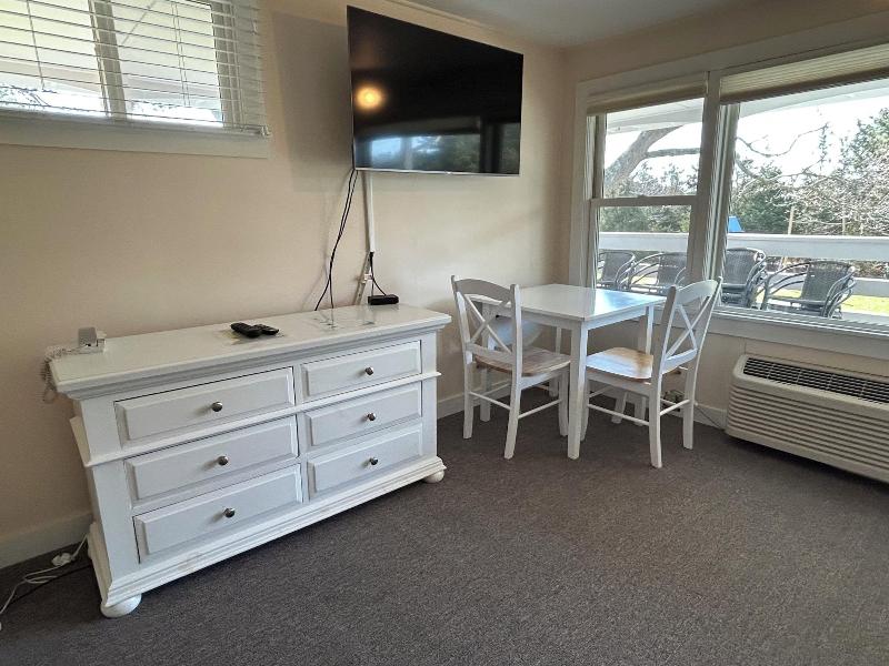 Island Inn image