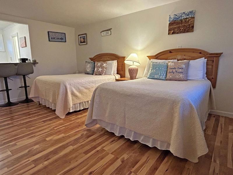 Island Inn image