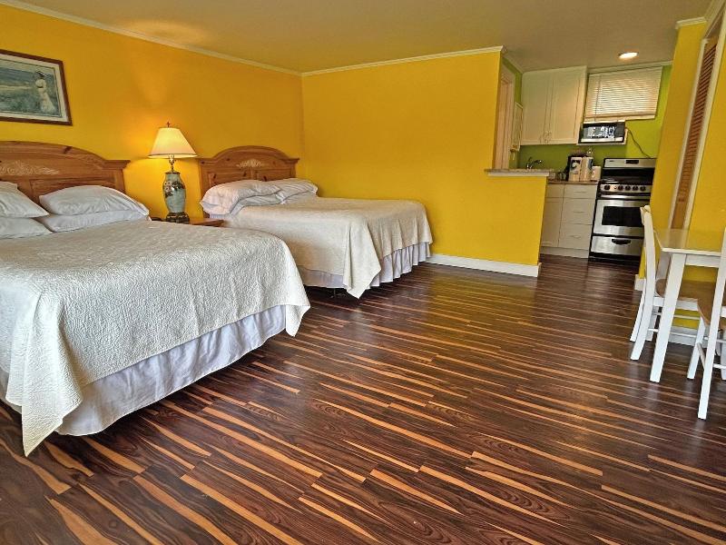 Island Inn image