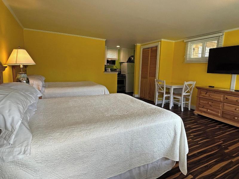 Island Inn image