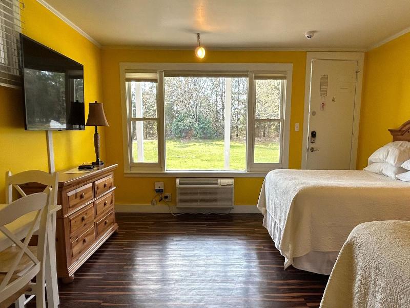 Island Inn image