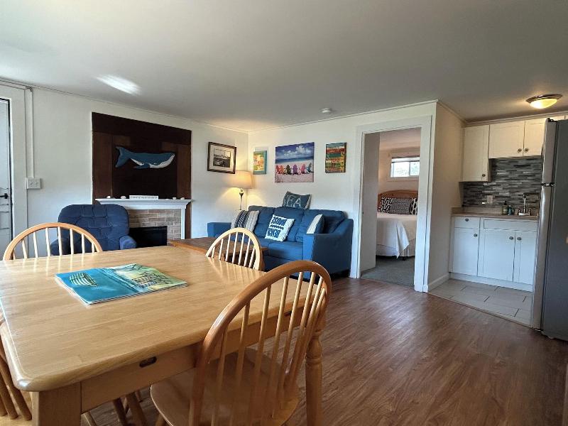 Island Inn image