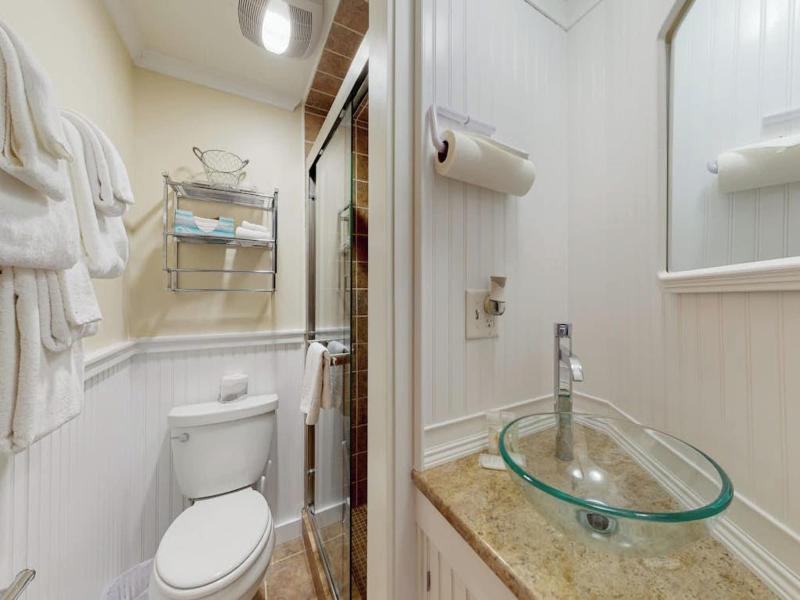Island Inn image