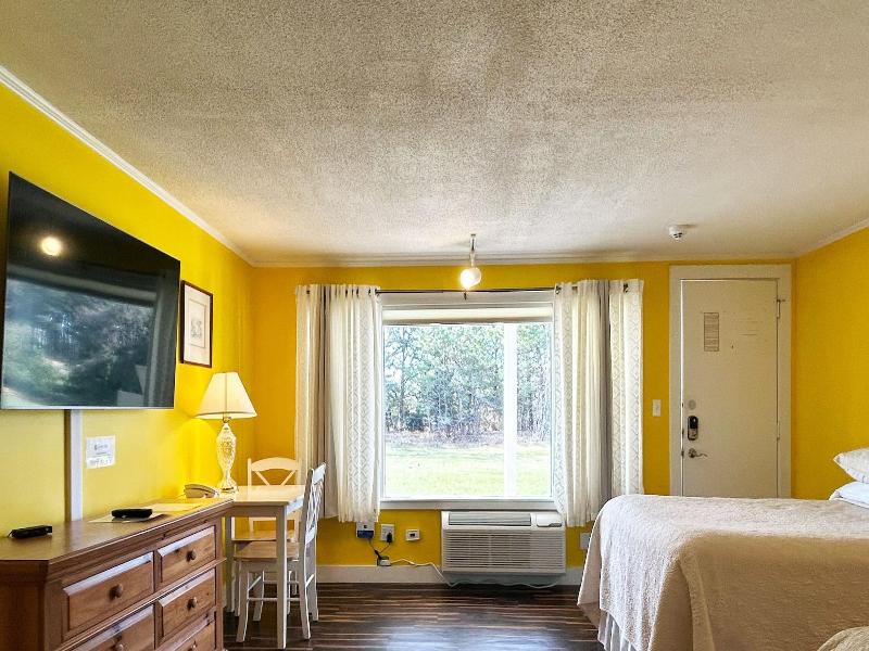 Island Inn image