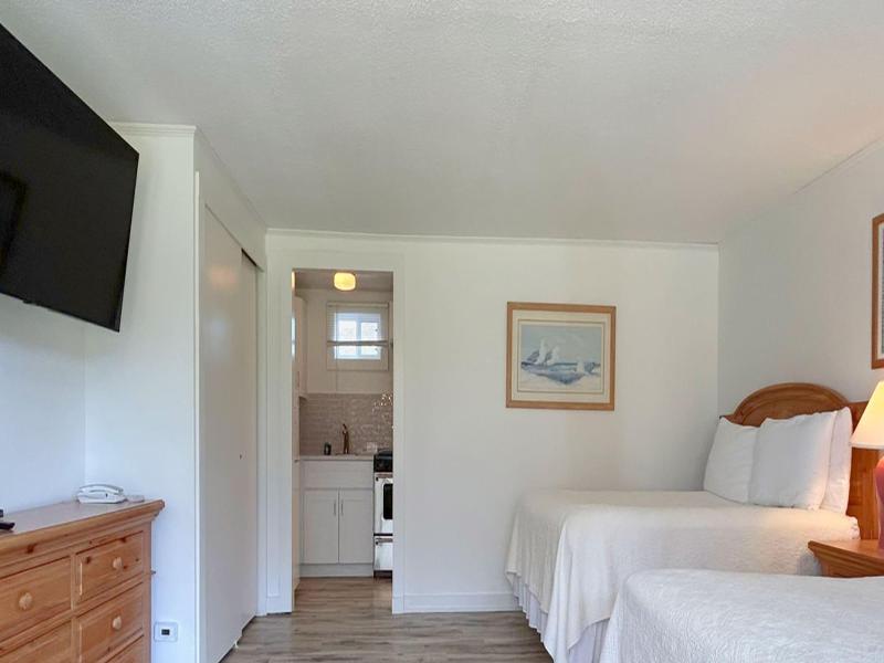 Island Inn image