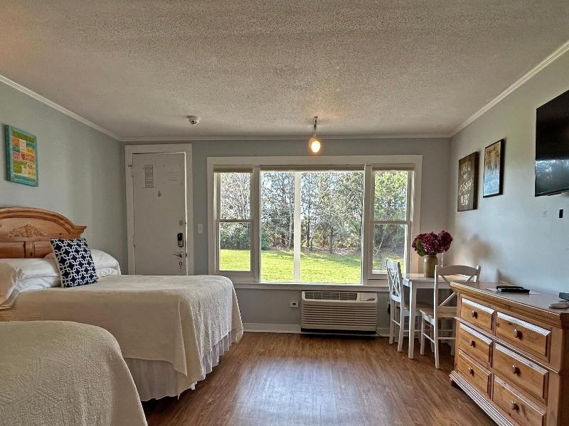 Island Inn image