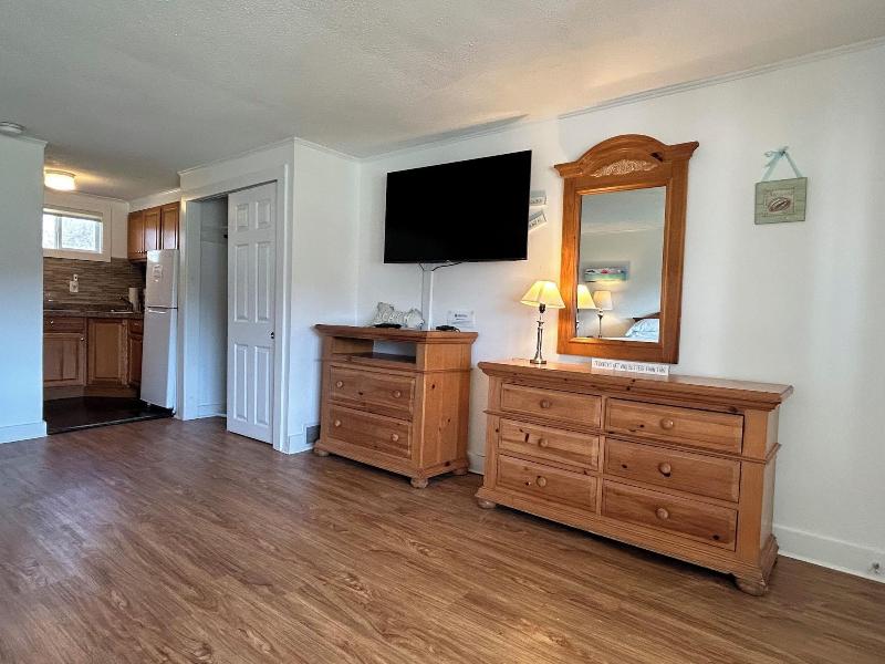 Island Inn image