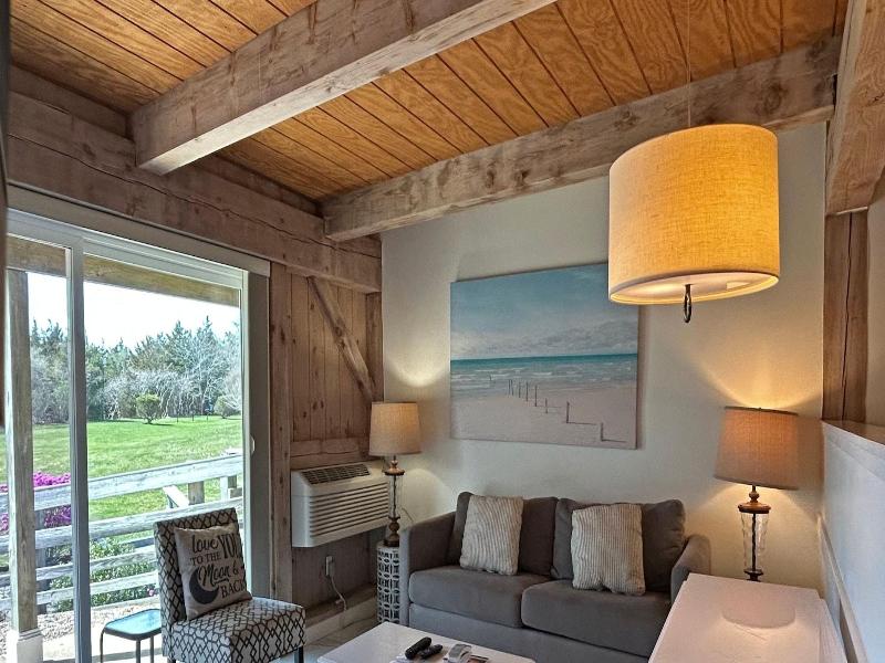 Island Inn image
