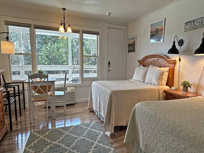 Island Inn image