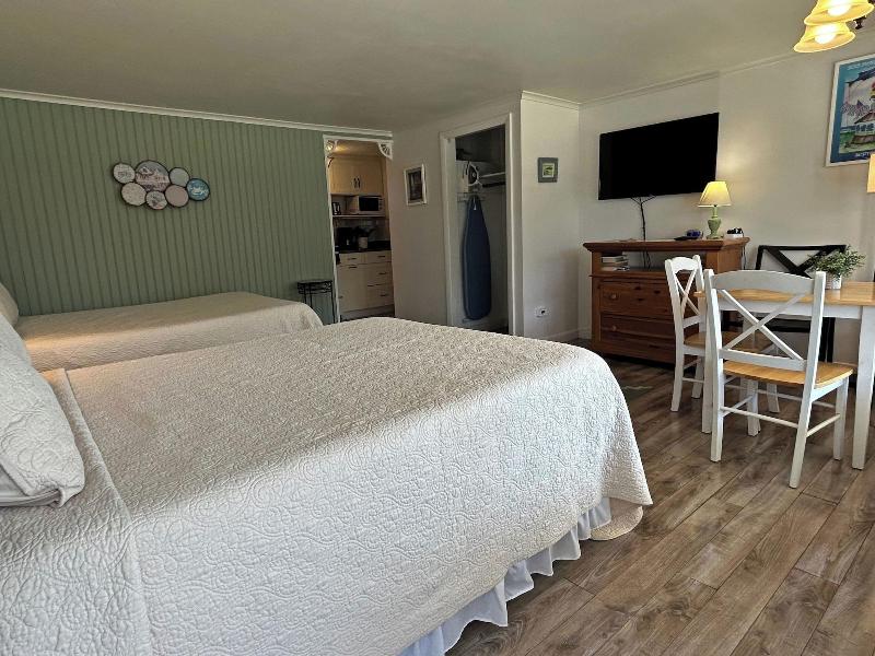 Island Inn image