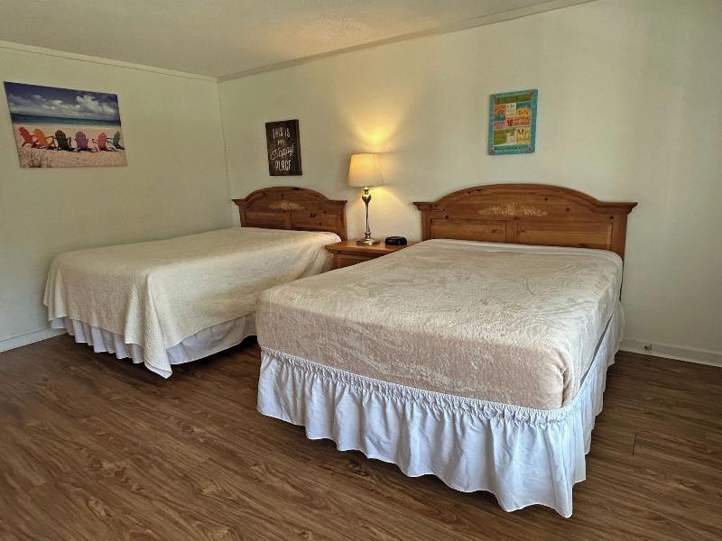 Island Inn image