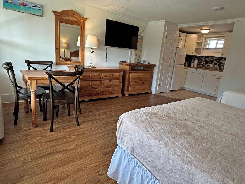 Island Inn image