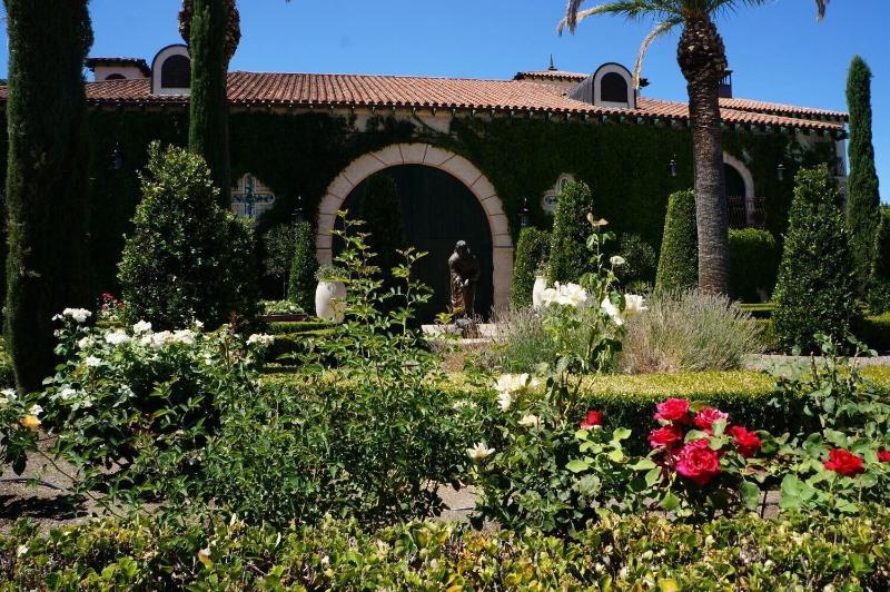 Lakeview Inn image