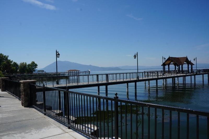 Lakeview Inn image