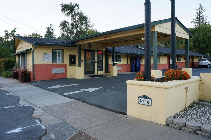 Lakeview Inn image