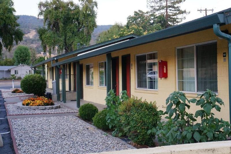 Lakeview Inn image