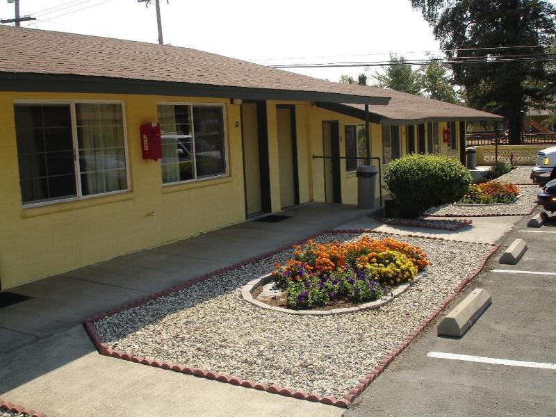 Lakeview Inn image
