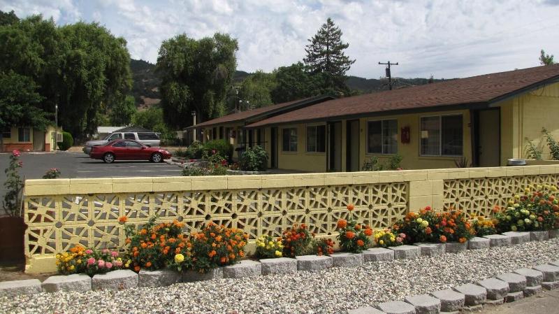 Lakeview Inn image