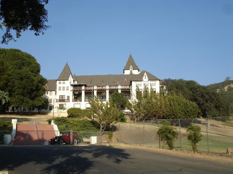 Lakeview Inn image