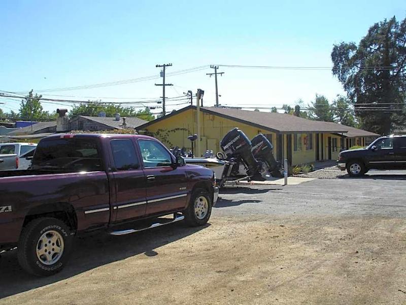 Lakeview Inn image