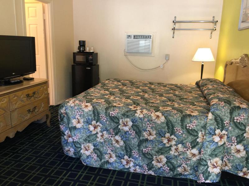 Lakeview Inn image